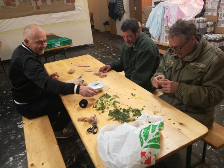 Sanitarije in "Lunch paketi" za brezdomce