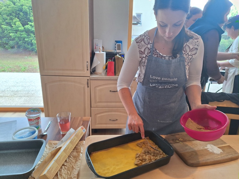 Peka brezglutenskih slaščic v Hiši prostovoljstva