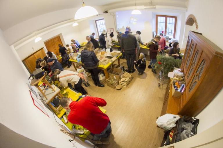 Veselje, ustvarjanje ter štiri adventne svečke