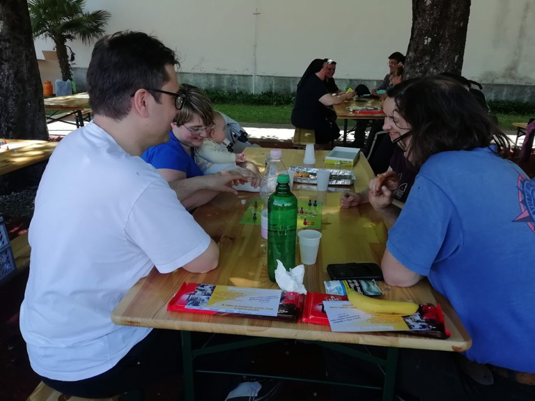 Piknik za prostovoljce in brezdomce na Mirenskem Gradu